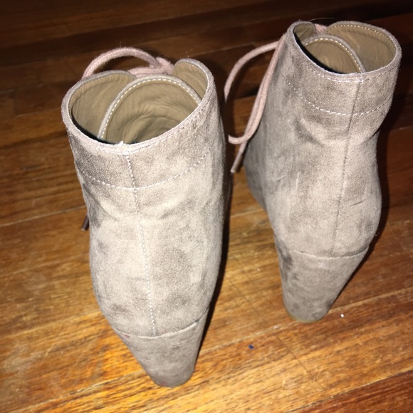 Heels - Picture 3 of 3